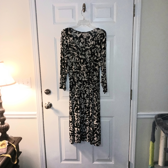 Chico's Women's Black and White Dress Size 2 Check chart above (Size M) - Picture 9 of 11